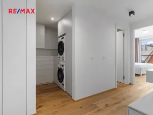 Pronájem bytu 2+kk, Praha - Karlín, Křižíkova, 79 m2