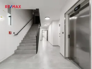 Prodej bytu 2+kk, Praha - Prosek, Čakovická, 43 m2