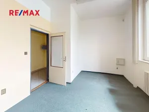 Pronájem skladu, Pardubice, Bohdanečská, 390 m2