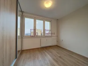 Pronájem bytu 2+1, Jindřichův Hradec, sídliště Vajgar, 35 m2