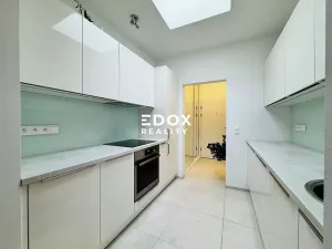 Prodej bytu 1+kk, Praha - Modřany, Pacholíkova, 61 m2