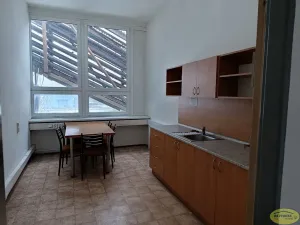 Pronájem kanceláře, Chropyně, 600 m2