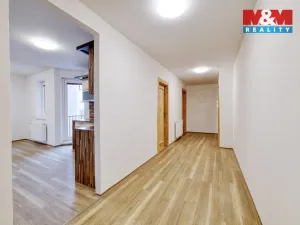 Prodej bytu 4+1, Cheb, Májová, 110 m2