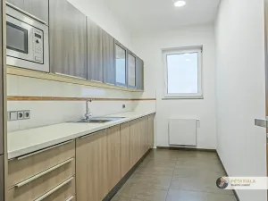 Pronájem kanceláře, Praha, Dopraváků, 240 m2