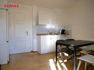 Pronájem kanceláře, Praha - Malá Strana, Karmelitská, 28 m2