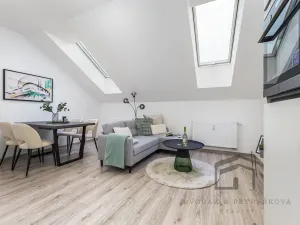 Pronájem bytu 2+kk, Praha - Libeň, Pod Labuťkou, 38 m2