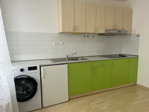Pronájem bytu 1+kk, Praha - Záběhlice, Topolová, 31 m2