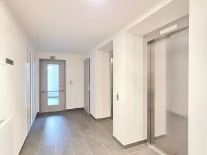 Pronájem bytu 1+kk, Praha - Hloubětín, Poděbradská, 32 m2