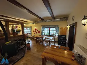 Pronájem restaurace, Horní Maršov, Třída Josefa II., 320 m2