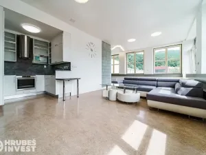 Prodej komerční nemovitosti, Adamov, Mírová, 2380 m2