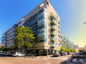 Pronájem garážového stání, Praha - Holešovice, Poupětova, 13 m2