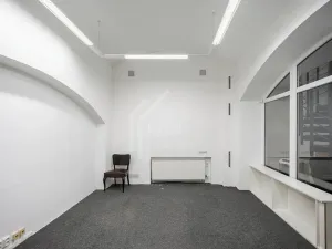 Pronájem kanceláře, Praha - Smíchov, Kořenského, 221 m2