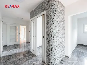 Prodej komerční nemovitosti, Měchenice, Hlavní, 330 m2