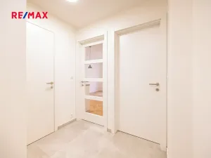 Pronájem bytu 2+kk, Praha - Vinohrady, Záhřebská, 49 m2