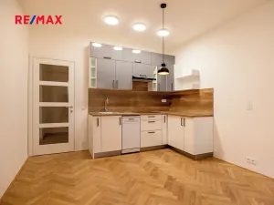 Pronájem bytu 2+kk, Praha - Vinohrady, Záhřebská, 49 m2