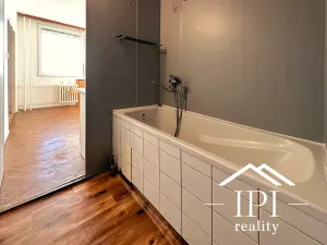 Prodej bytu 3+1, Praha - Podolí, Kaplická, 59 m2