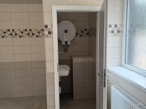 Pronájem skladu, Ostrov, 330 m2