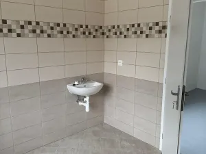 Pronájem skladu, Ostrov, 150 m2