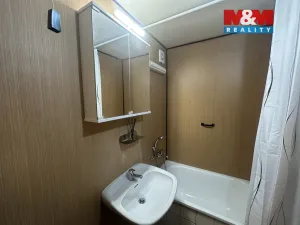 Pronájem bytu 2+kk, Praha - Kobylisy, Chotovická, 43 m2