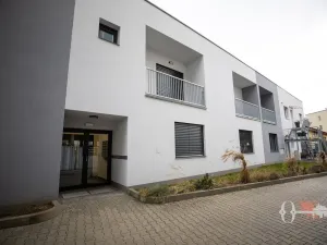 Pronájem bytu 1+kk, Praha - Uhříněves, Douchova, 32 m2