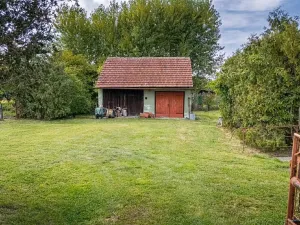 Prodej pozemku pro bydlení, Uhersko, 3765 m2