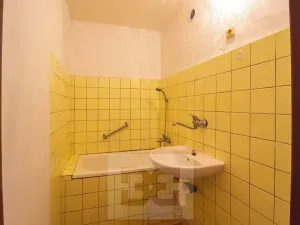 Pronájem bytu 2+kk, Praha - Kobylisy, Kyselova, 45 m2