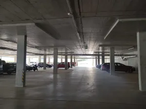 Pronájem garážového stání, Brno, Sokolova, 11 m2