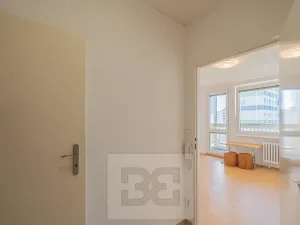 Pronájem bytu 1+kk, Praha - Troja, Lešenská, 26 m2
