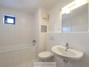 Pronájem bytu 1+kk, Praha - Košíře, Pod Klamovkou, 39 m2