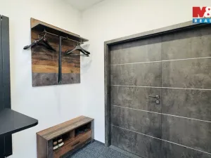 Pronájem kanceláře, Klecany, V Honech, 179 m2