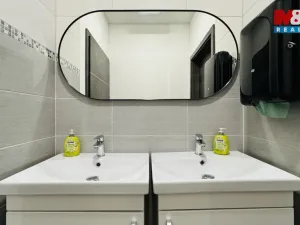 Pronájem kanceláře, Klecany, V Honech, 179 m2