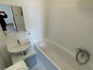 Pronájem bytu 1+kk, Praha - Břevnov, Šlikova, 29 m2