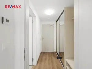 Pronájem bytu 1+kk, Praha - Hloubětín, Poděbradská, 33 m2