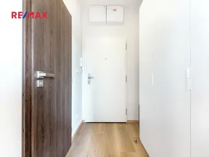 Pronájem bytu 1+kk, Praha - Libeň, náměstí Dr. Václava Holého, 27 m2