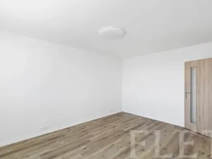 Pronájem bytu 1+kk, Praha - Prosek, Bílinská, 27 m2