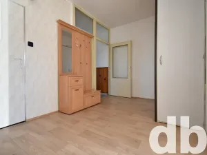 Pronájem bytu 2+1, Karlovy Vary, Závodu míru, 60 m2