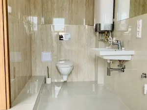 Pronájem atypického bytu, Hradec Králové, Smetanovo nábřeží, 80 m2