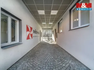 Pronájem kanceláře, Plzeň, Božkovské náměstí, 1021 m2