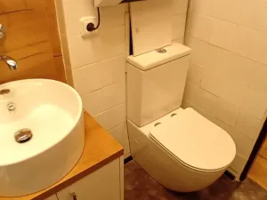 Pronájem bytu 2+kk, Dvůr Králové nad Labem, nábřeží Benešovo, 36 m2