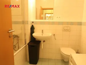 Pronájem bytu 1+kk, Praha - Hloubětín, Nepelova, 30 m2