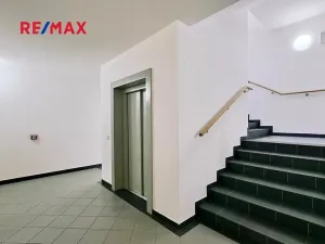 Pronájem bytu 1+kk, Praha - Podolí, Na hřebenech I, 34 m2