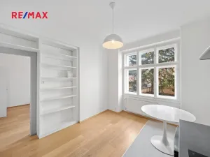 Prodej bytu 2+kk, Praha - Vršovice, Vršovické náměstí, 38 m2