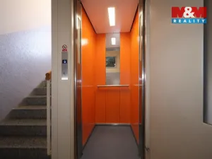 Prodej bytu 1+1, Karlovy Vary - Stará Role, Školní, 35 m2