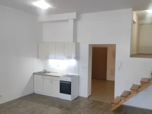 Pronájem bytu 1+kk, Hradec Králové, Denisovo náměstí, 43 m2