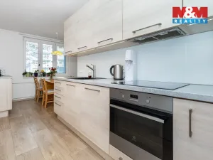 Prodej bytu 3+1, Pardubice - Bílé Předměstí, Na Drážce, 70 m2