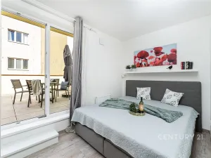 Pronájem bytu 2+kk, Praha, Plzeňská, 48 m2