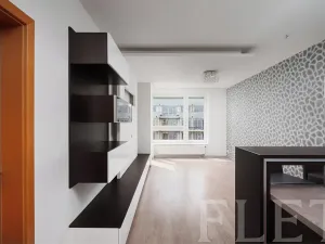 Pronájem bytu 2+kk, Praha - Vysočany, Kabešova, 53 m2