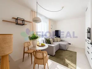 Pronájem bytu 2+kk, Praha - Vršovice, Krymská, 39 m2