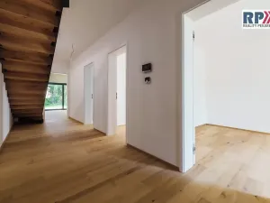 Prodej bytu 5+kk, Praha - Klánovice, U trativodu, 146 m2