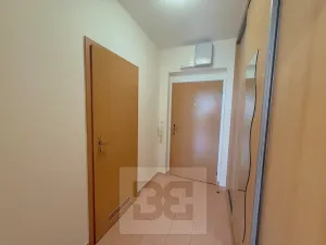 Pronájem bytu 1+kk, Praha - Letňany, Beranových, 31 m2